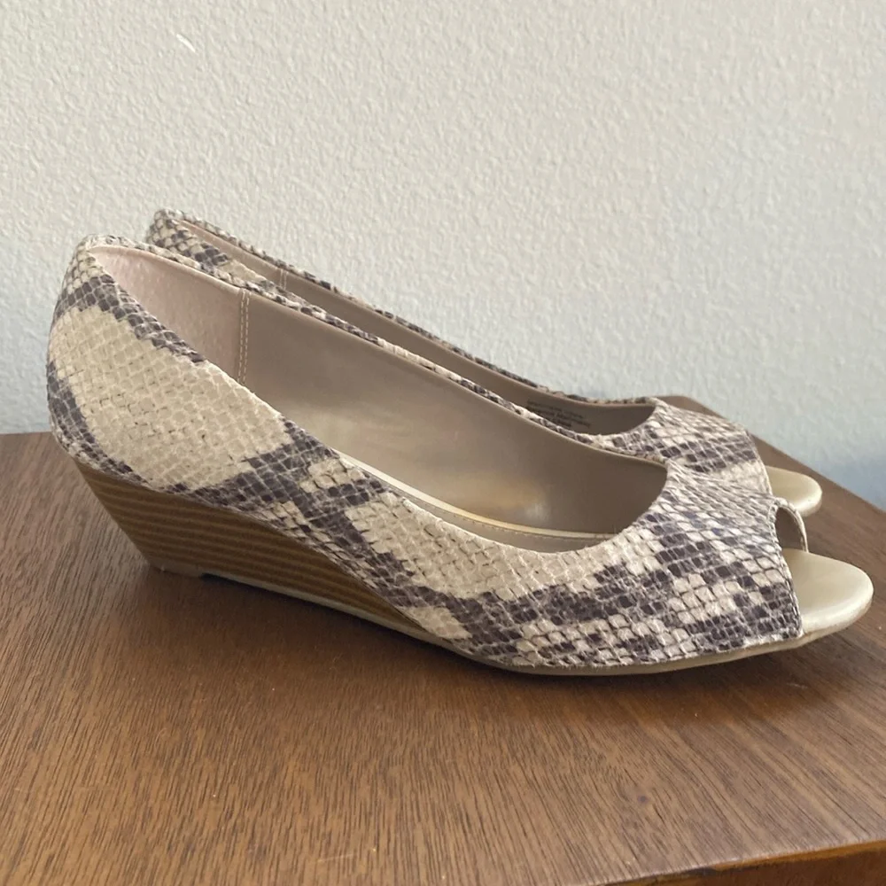Alfani Step n Flex Snakeskin Open-toed Small Wedge Heel, Women’s 7M